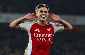 记者：阿森纳拒绝降低转会费，费内巴切停止引进特罗萨德的谈判