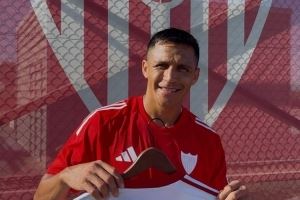 奇怪转会？36岁桑切斯回应亚马尔：我努力工作只为像20岁小伙一样