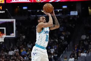 生涯三分命中率37%！Scotto：黄蜂将裁掉后卫小尼克-史密斯