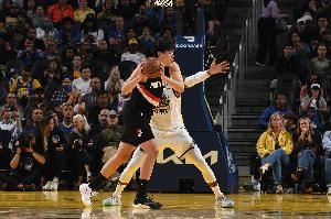 交学费了！杨瀚森NBA生涯季前赛首秀6犯离场 得4分4板1助4失误